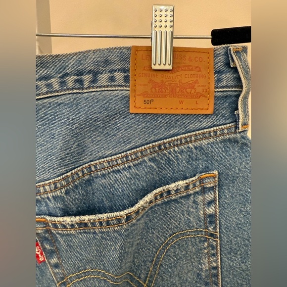 Vintage Levis Distressed Jean Shorts - Picture 6 of 13